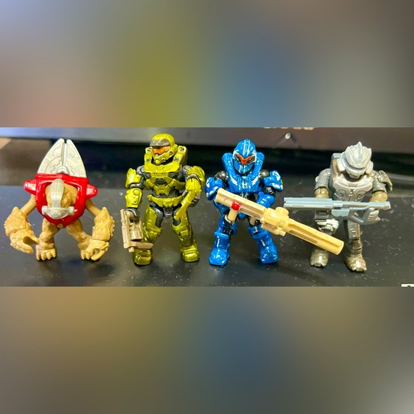 Halo Mega Construx blue spartan, master chief, red grunt + more - Picture 1 of 3